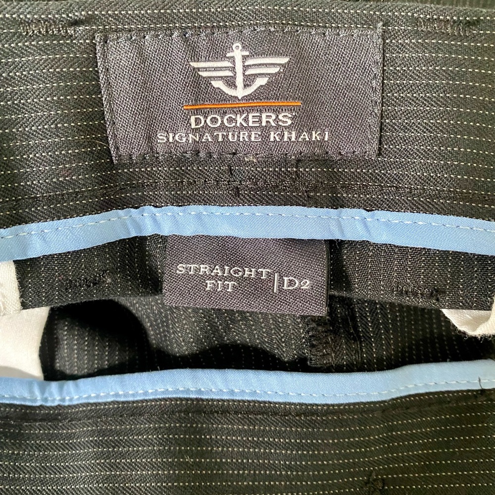 DOCKERS Signature Khaki Straight Fit - Men's Dress Pants! Only worn once! - Picture 6 of 7